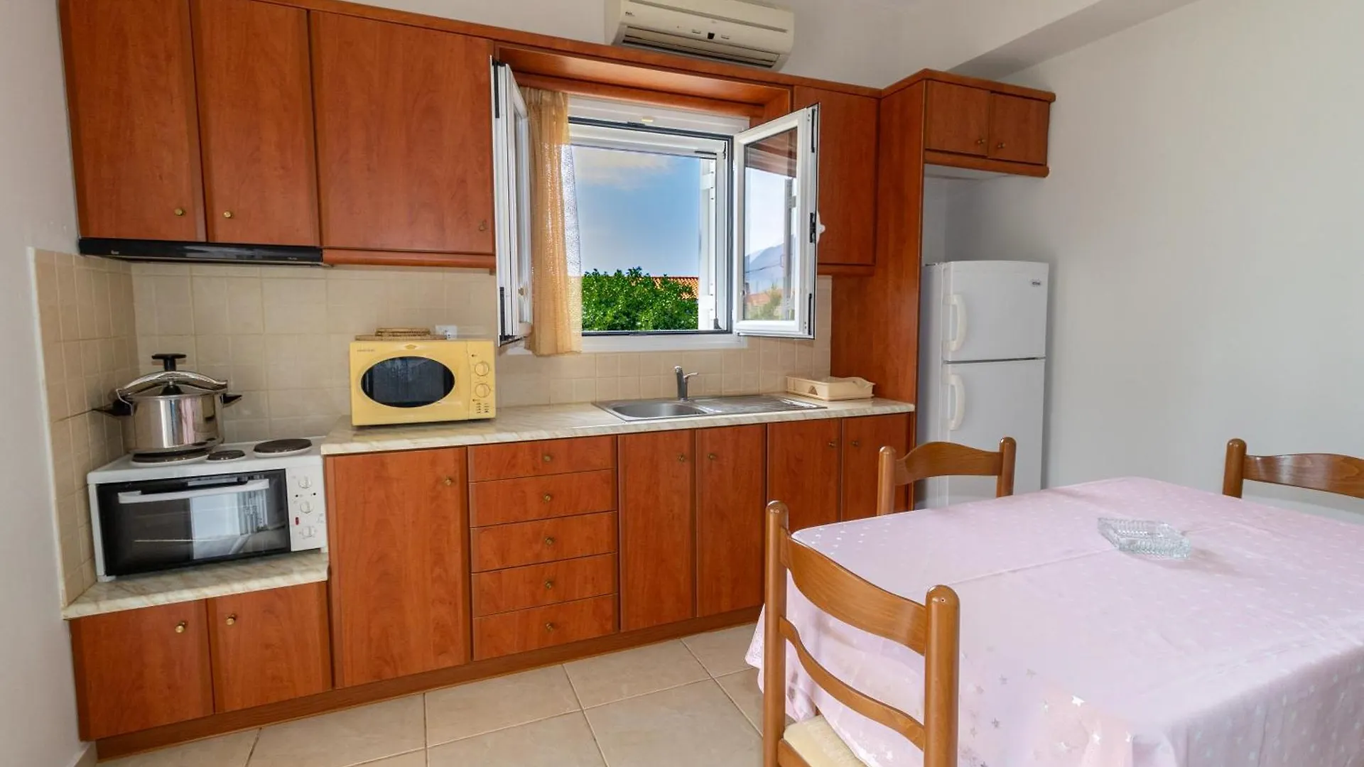 Apartments Thekla Karavados